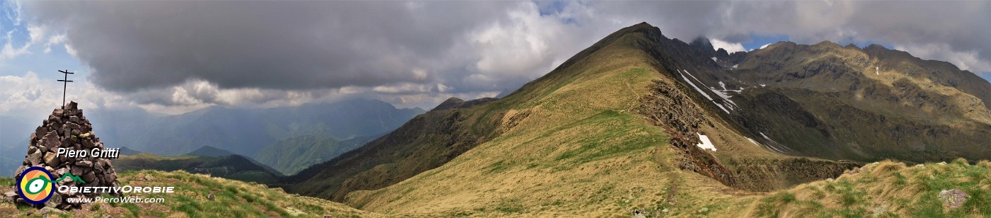 34 Dal Monte Foppa i sent. 109-101, Triomen a sx, Valletto e Ponteranica a dx.jpg